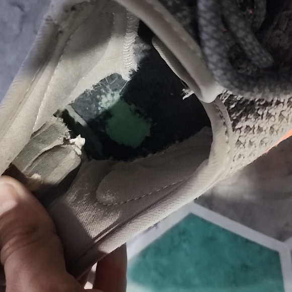 Yeezy - Picture 6 of 7